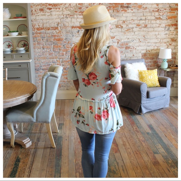 ✨LAST✨Mint floral cold shoulder tunic - Picture 3 of 4